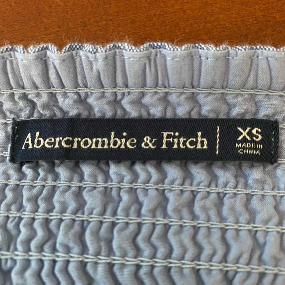 Hollister Light Blue Lace-Trim Patterned Cami & Chambray Button Crop Top Set - Picture 4 of 4